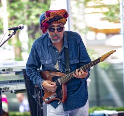 Stephen "Cat" Core at the R & B Festival at Metrotech / photo by Arnie Goodman