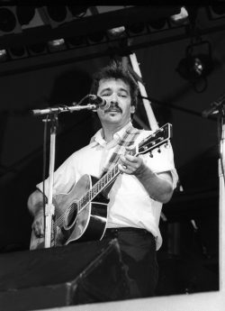 John Prine at Pier 84 on July 16, 1982 / photo by Al Pereira 