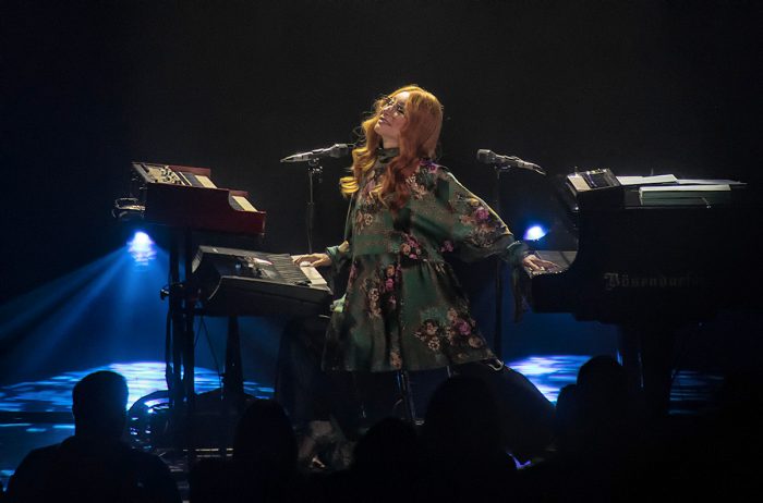Tori Amos Multitasks On Stage / photo by Kyra Kverno 