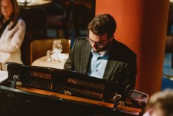 Eric Stern On the Piano / photo by photo by Dylan McNulty/ courtesy of the artist